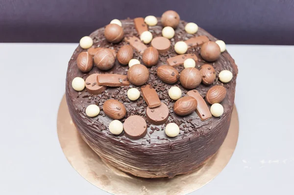 Düğün kutlamaları için çikolatalı kek