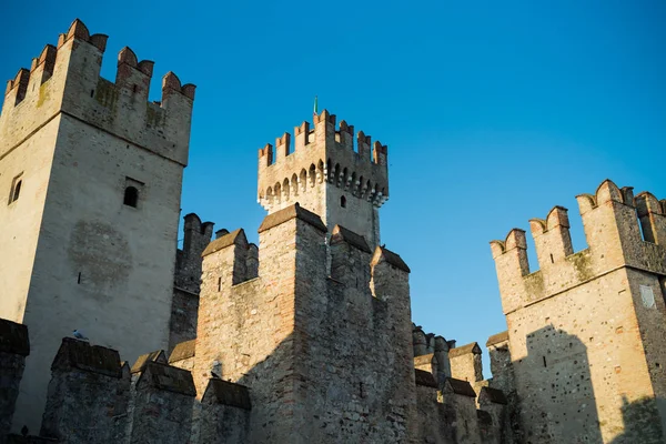 Avila 'daki ortaçağ şatosunun kulesi.