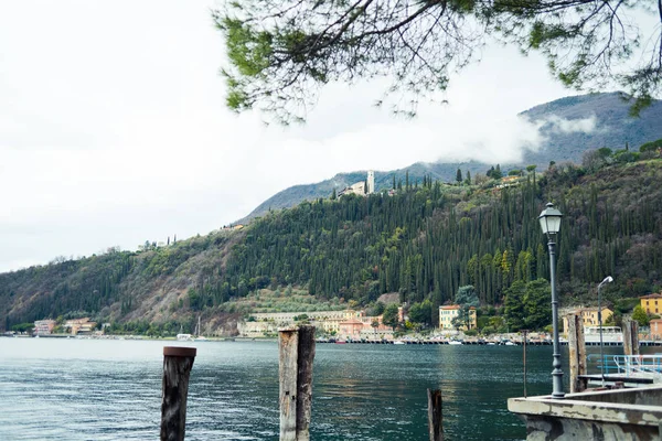 İtalya 'daki göl manzarası