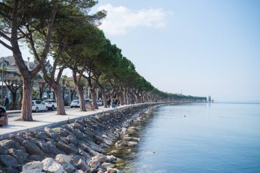 Deniz kıyısının güzel manzarası