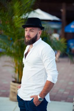 Mikrofonlu sunucu. Emcee tanımı - törenlerin ustası