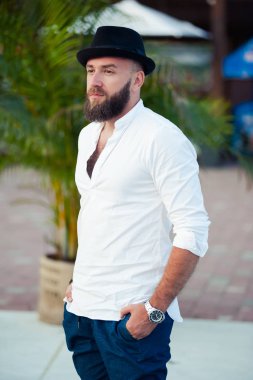 Mikrofonlu sunucu. Emcee tanımı - törenlerin ustası