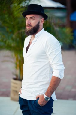 Mikrofonlu sunucu. Emcee tanımı - törenlerin ustası