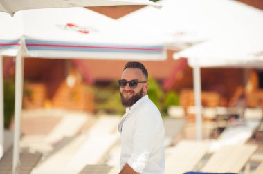 Mikrofonlu sunucu. Emcee tanımı - törenlerin ustası