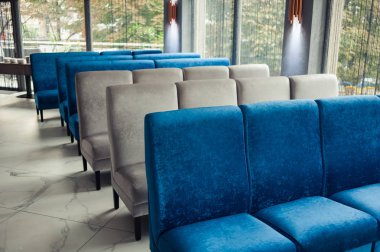 Modern bir otelin içinde.