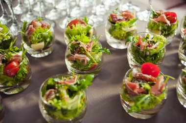 Hizmet tablo. Düğünde dekore edilmiş büfe