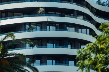 Şehrin modern binası