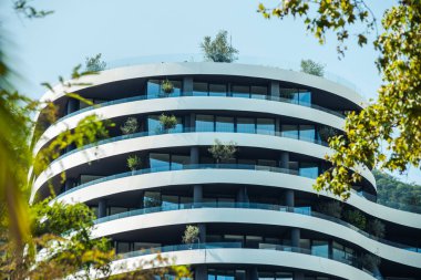 Şehrin modern binası