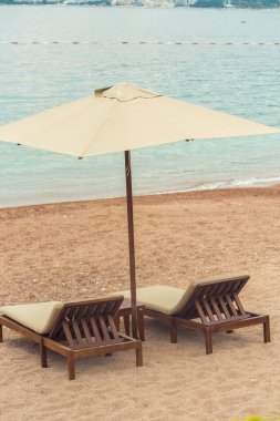 VIP Plaj şemsiye ve şezlonglar