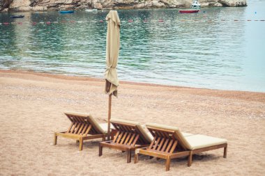 VIP Plaj şemsiye ve şezlonglar