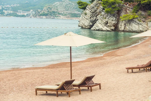 Vip Strand Met Parasols Ligstoelen — Stockfoto