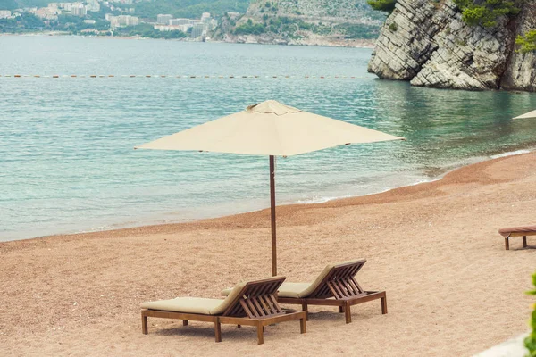 Vip Strand Met Parasols Ligstoelen — Stockfoto