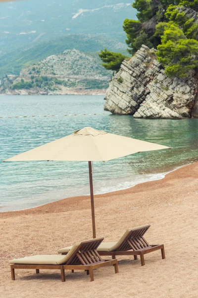 Vip Strand Met Parasols Ligstoelen — Stockfoto