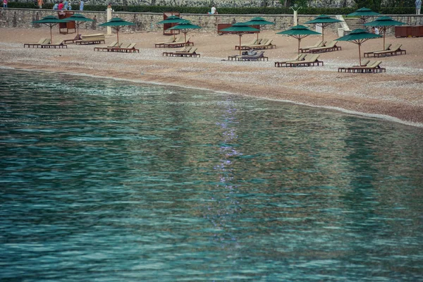 Vip Пляж Зонтиками Шезлонгами — стоковое фото