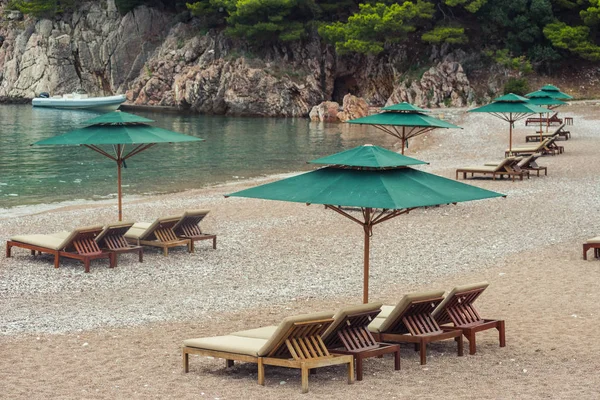 Vip Strand Met Parasols Ligstoelen — Stockfoto