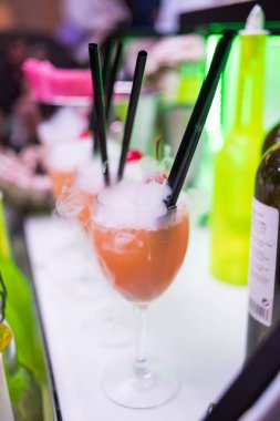 Kokteylli kokteyl, yaklaşın.