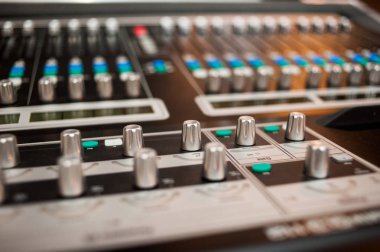 düğmeli ses karıştırıcı