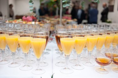 Ziyafet masada açık büfe. Festival gıda. Catering giden