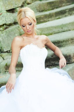 Güzel eski castle yakınındaki şehvetli gelin portresi