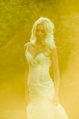 Gelinlik güzel şehvetli gelin sarışın 