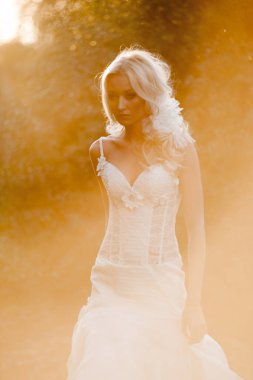 Gelinlik güzel şehvetli gelin sarışın 