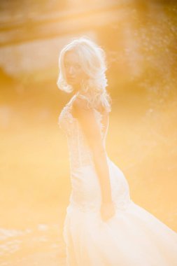 Gelinlik güzel şehvetli gelin sarışın 