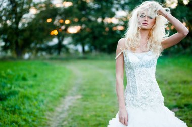 güzel gelin şehvetli portresi