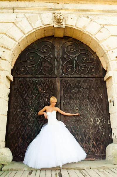 Schöne Sinnliche Braut Blondine Brautkleid — Stockfoto