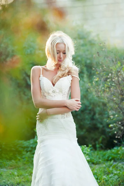 Piękna Panna Młoda Zmysłowa Blondynka Sukni Ślubnej — Zdjęcie stockowe