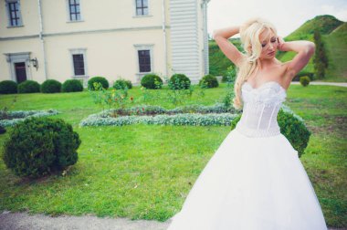 Gelinlik güzel şehvetli gelin sarışın 