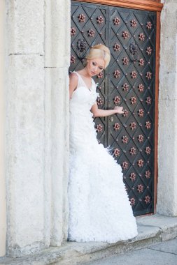 Şehvetli gelin sarışın gelinlik daha önce düğün Sarayı yakınında