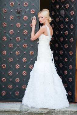 Şehvetli gelin sarışın gelinlik daha önce düğün Sarayı yakınında