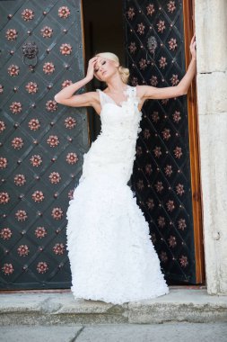 Şehvetli gelin sarışın gelinlik daha önce düğün Sarayı yakınında