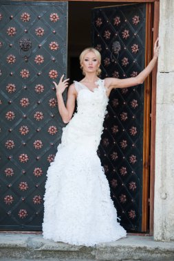 Şehvetli gelin sarışın gelinlik daha önce düğün Sarayı yakınında