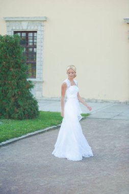 Şehvetli gelin sarışın gelinlik daha önce düğün Sarayı yakınında