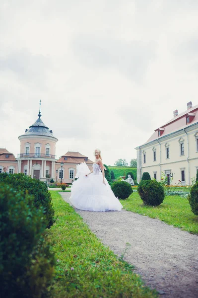 Gelinlik güzel şehvetli gelin sarışın 