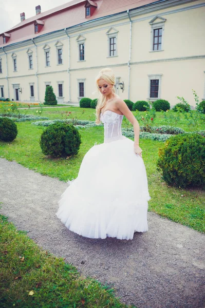 Mooie Sensuele Bruid Blonde Trouwjurk — Stockfoto