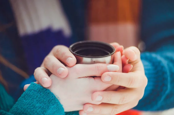 Donna Possesso Una Tazza Caffè Bere Caldo — Foto Stock