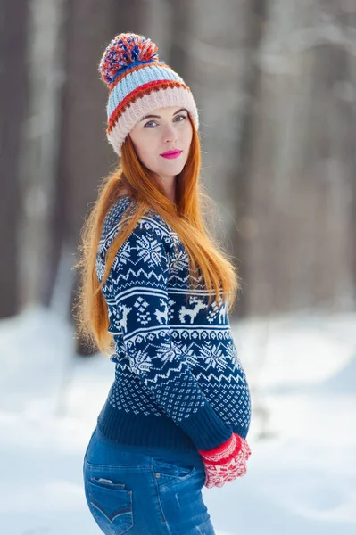 Beautiful Pregnant Woman Winter Forest — Stock Photo, Image
