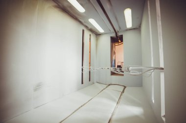 Zincirsiz konveyör & akıllı kontrol teknolojisine sahip üreticiler için otomatik sıvı ve toz kaplama sistemi sağlayıcısı. Sadece yalın boya sistemi.