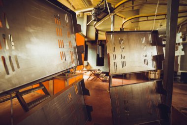 Zincirsiz konveyör & akıllı kontrol teknolojisine sahip üreticiler için otomatik sıvı ve toz kaplama sistemi sağlayıcısı. Sadece yalın boya sistemi.