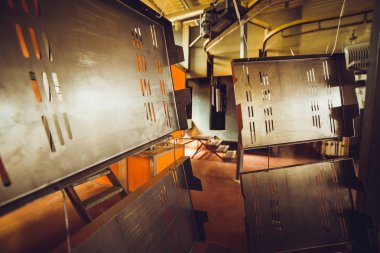 Zincirsiz konveyör & akıllı kontrol teknolojisine sahip üreticiler için otomatik sıvı ve toz kaplama sistemi sağlayıcısı. Sadece yalın boya sistemi.