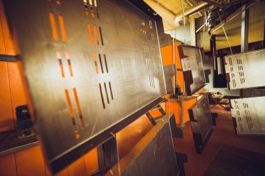 Zincirsiz konveyör & akıllı kontrol teknolojisine sahip üreticiler için otomatik sıvı ve toz kaplama sistemi sağlayıcısı. Sadece yalın boya sistemi.