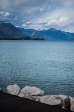 Güzel İtalyan alp Garda Gölü