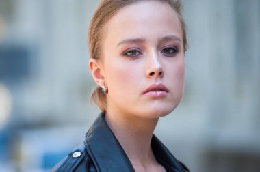 Güzel şehvetli genç sarışın kadın portre