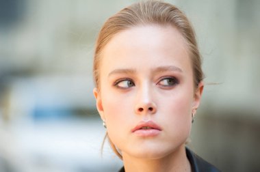 Güzel şehvetli genç sarışın kadın portre