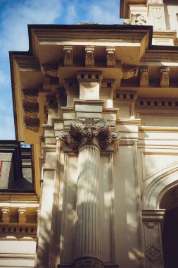 Paris 'in eski klasik mimarisi. Cephe elementleri