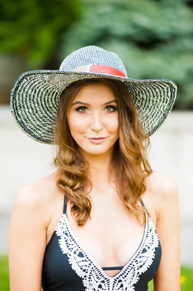 Joven Hermosa Mujer Europea Sombrero Playa Vacaciones — Foto de Stock