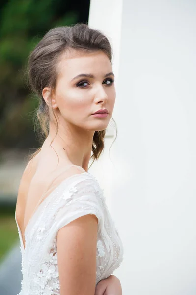 Young Elegant Woman Wedding Bouquet Light Long White Dress Walking — Stock Photo, Image