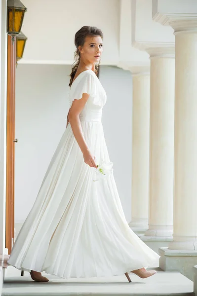 Young Elegant Woman Wedding Bouquet Light Long White Dress Walking — Stock Photo, Image